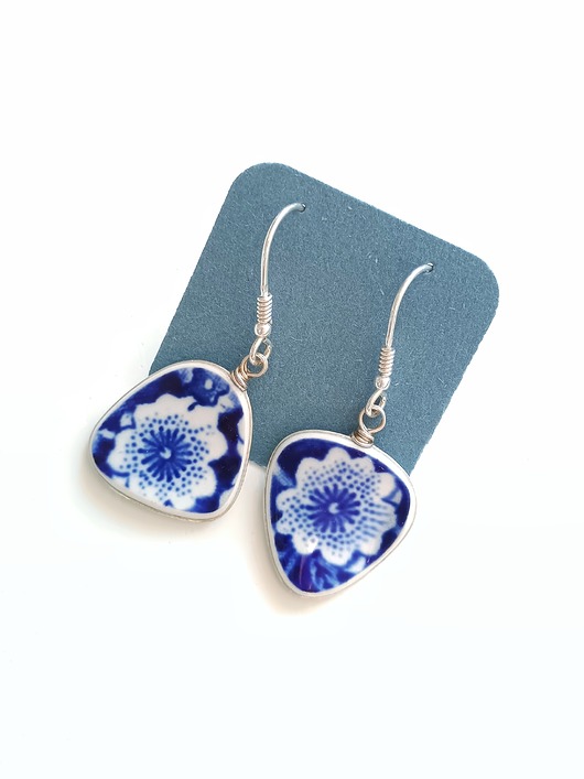 kolczyki ceramiczne Kolczyki ceramiczne w kobaltowe kwiaty
