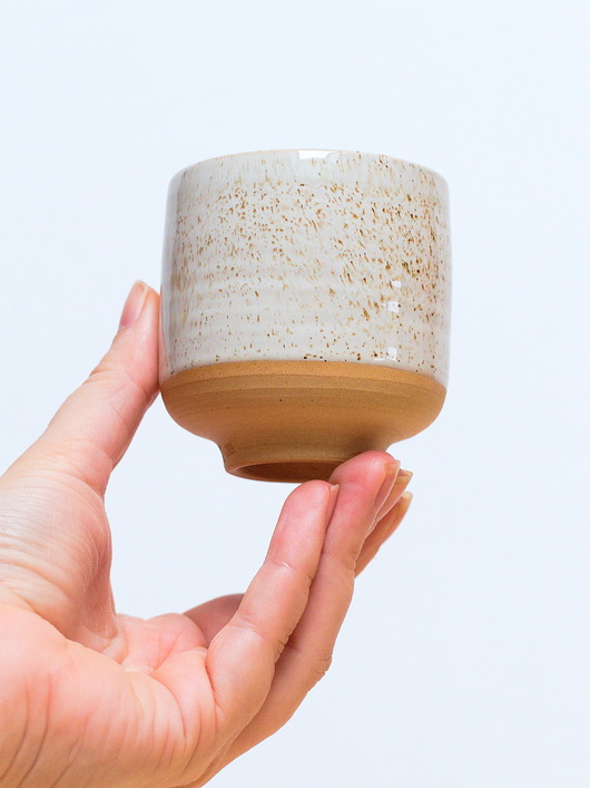 kubki Czarka na stopce (160ml) - piasek