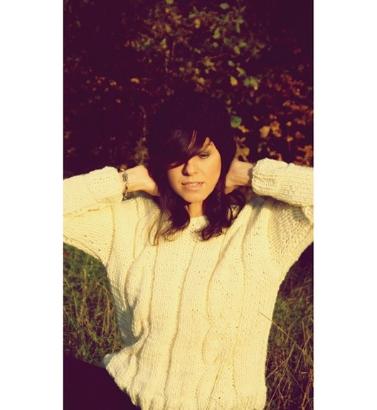Sweter ecru  z wełną hand made Mademoiselle Patrini