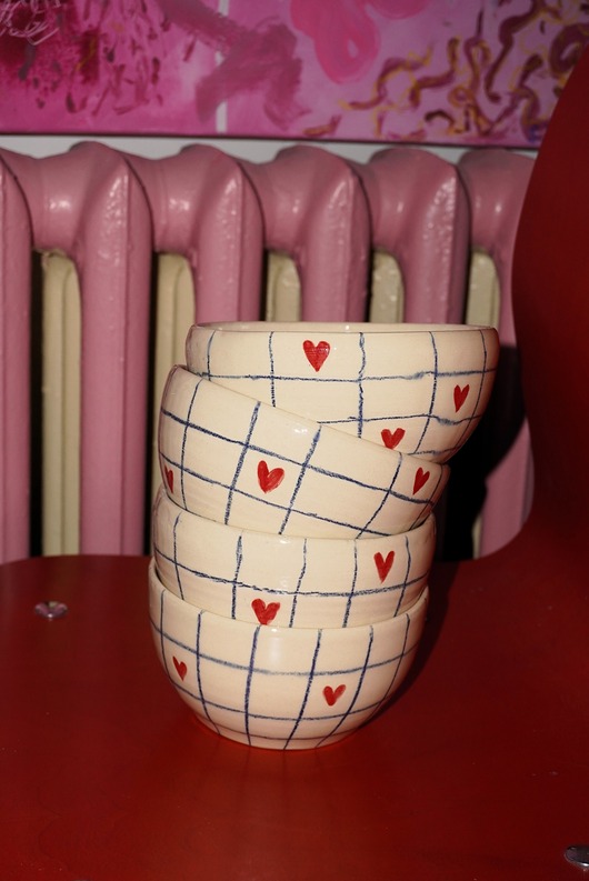 talerze, miski Ceramiczna miska w serca. Ceramika ręcznie robiona