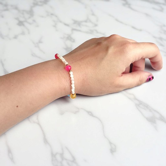 bransoletki z kamieni naturalnych Bransoletka : muszla biała i kolorowy jadeit