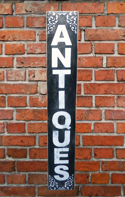 Drewniany napis na ścianę ANTIQUES  ANIKA45