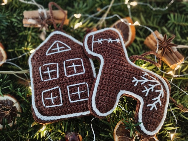 ozdoby choinkowe Dwa szydełkowe pierniczki - ozdoby choinkowe