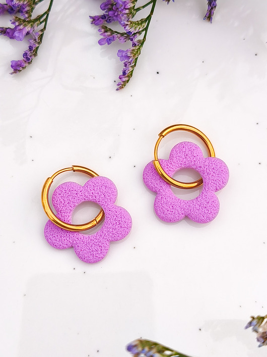 kolczyki z masy plastycznej Kolczyki fioletowe kwiatuszki, zestaw 2w1, akcesoria na imprezę, boho