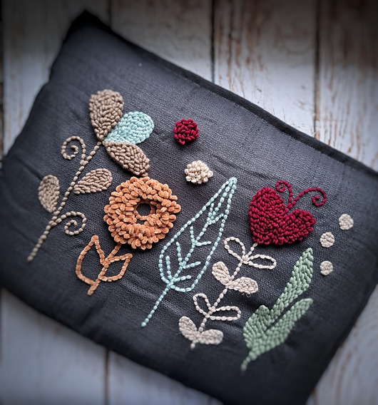 poduszki plecione Magiczna poduszka kwiaty punch needle