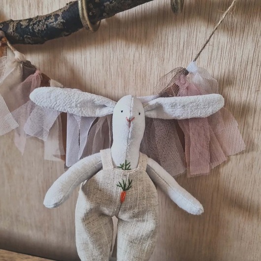misie i maskotki Królik w ogrodniczkach