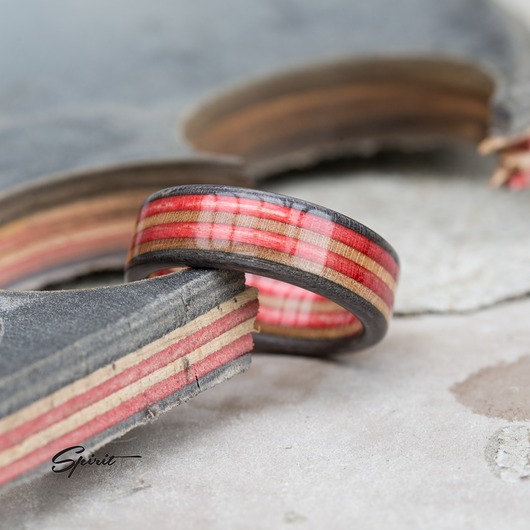 biżuteria męska Pierścionek z drewna: Recycled Skateboard