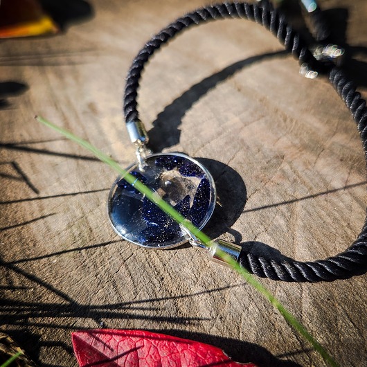 bransoletki z żywicy Bransoletka na sznurku z kamieniami