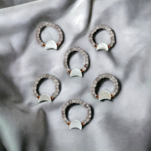 pierścionki elastyczne Pierścionek elastyczny: lunula : agat szary, muszla naturalna