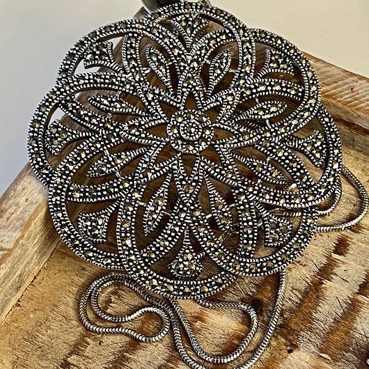 srebrne naszyjniki Naszyjnik  srebrny , rodowany,  mandala - koronkowa