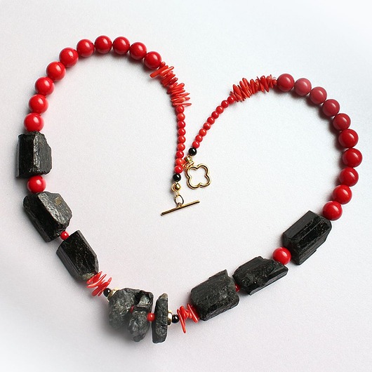 korale Ochrona Wolności - surowy czarny turmalin, koral, onyks