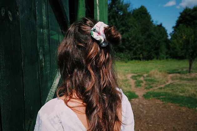 gumki do włosów White Lily Scrunchie - gumka do włosów