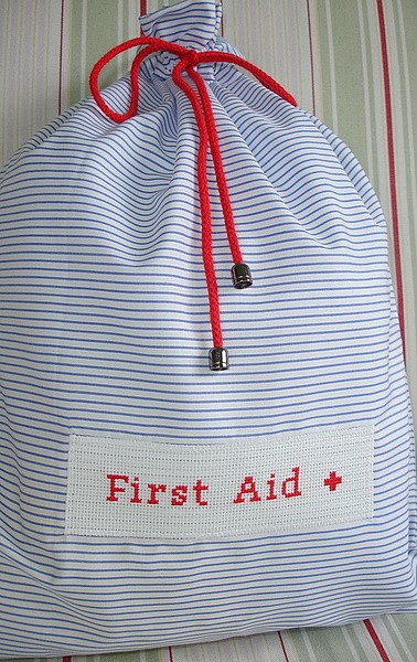 First Aid - Antibes 2008 - apteczka podróżna metka by traczka
