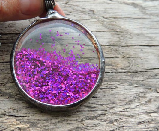Magical dust- fuksjowy brokat.  MARIAELA