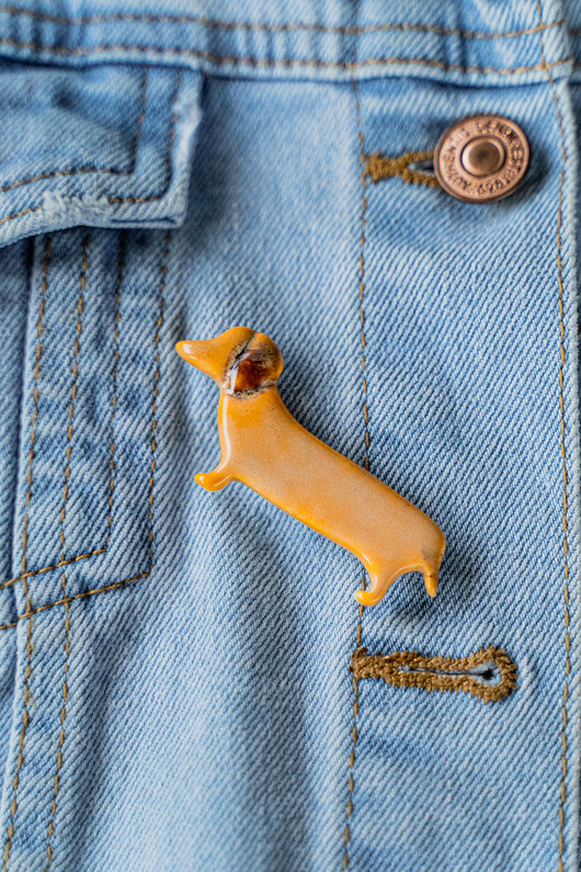 broszki Porcelanowa broszka PIESEK