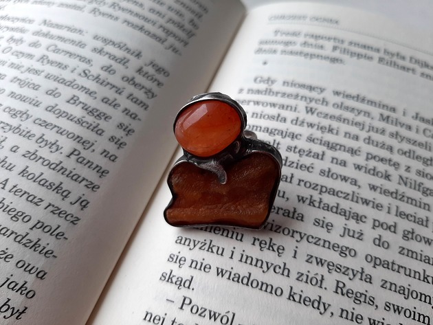 Bursztyn i karneol - pierścionek regulowany po drugiej stronie lustra