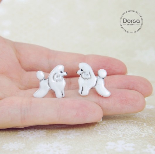 Pudelki białe mini pieski- ceramiczne kolczyki Dorca