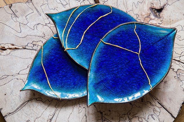 patery i talerze Talerze liście  niebieskie / kintsugi 3 szt