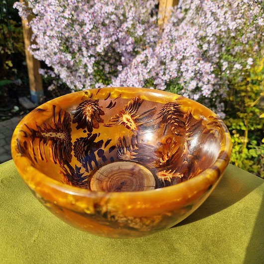 talerze, miski Pomarańczowa miska z żywicy epoksydowej z szyszkami