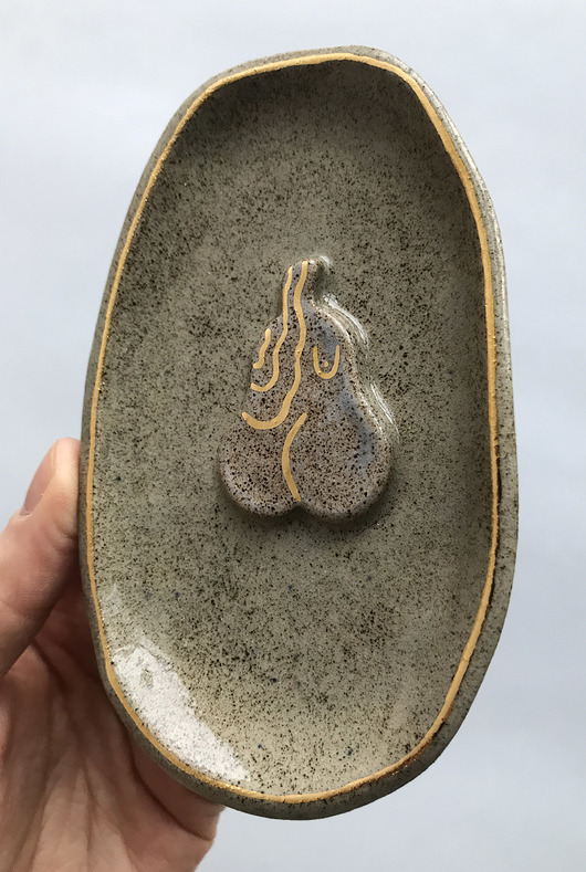 Ceramiczny talerzyk z fioletową Panią ELEMTHEBRAND