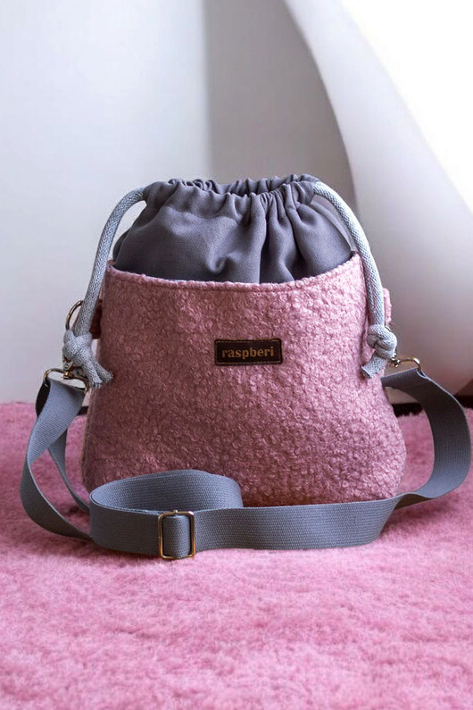 torebki mini Szaro-różowa listonoszka z kominem