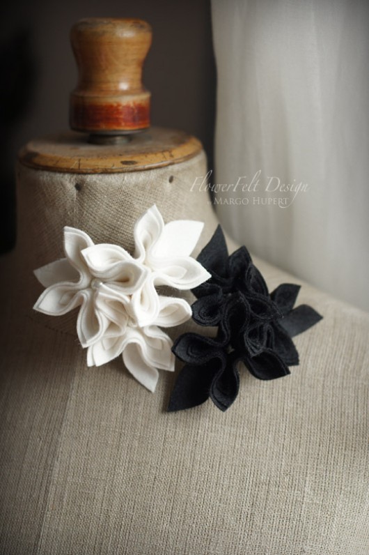 Dwie broszki black & white FlowerFelt Design
