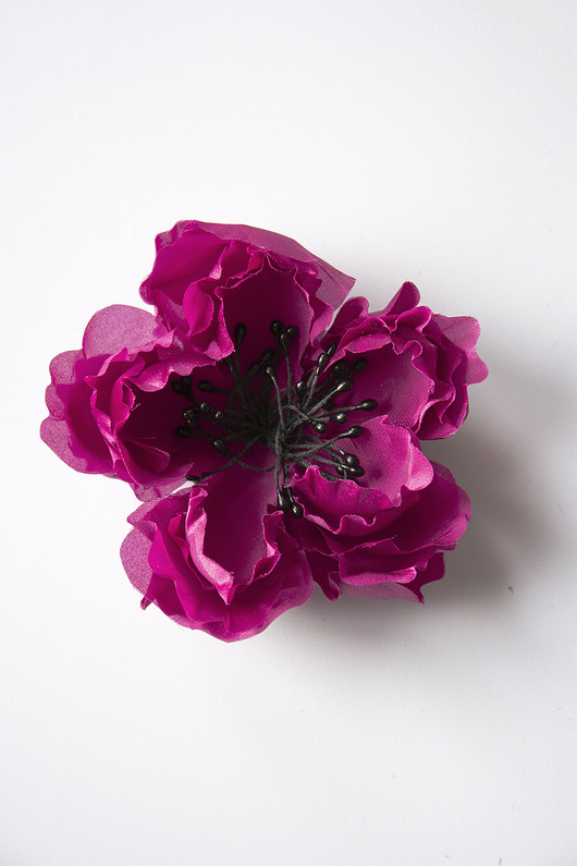 broszki Broszka z jedwabnym kwiatem