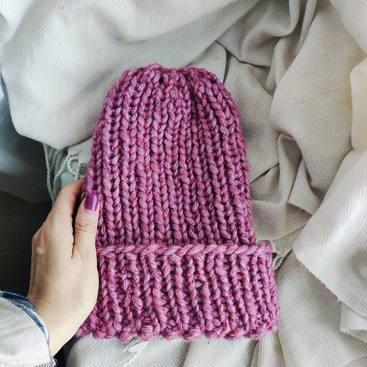 czapki damskie Różowa czapka o grubym splocie na drutach WOOLLY