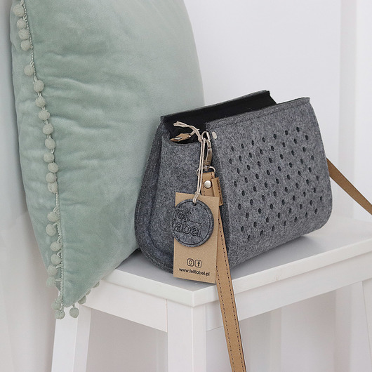 filcowa torebka ZipperPocket felt label