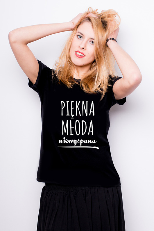 T-shirt damski - PIĘKNA MŁODA NIEWYSPANA AllbagAllprints