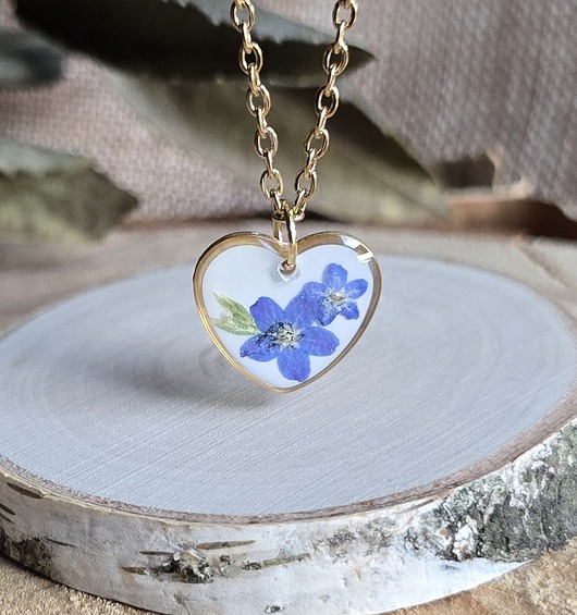 wisiory Złota zawieszka wisiorek kwiaty niezapominajki bukiet kwiatowy serce serduszko