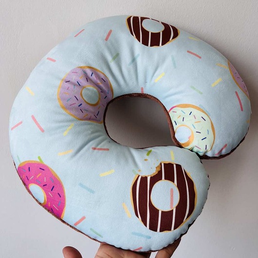 poduszki z grafiką Poduszka Podróżna Rogal Pączki Donut Błękit I Czekolada