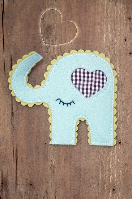 Broszka Sleepy Elephant made by agah