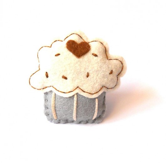 apetyczny szaro-śmietankowy muffin z lukrem Maja Allure