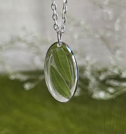 wisiory Srebrna zawieszka jajowata suszone kwiaty liśc