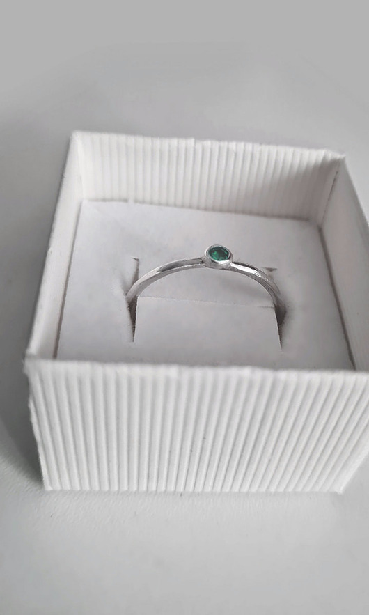 pierścionki zaręczynowe Pierścionek ze szmaragdem na wymiar - srebro