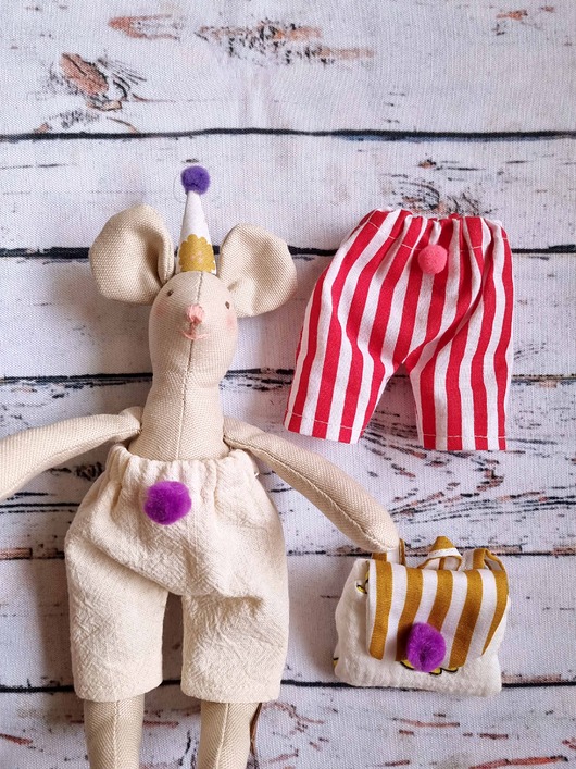 misie i maskotki Mała przytulanka z plecakiem.