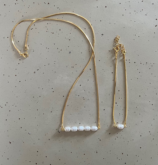 komplet biżuterii Komplet naszyjnik i bransoletka pozłacane z perłami