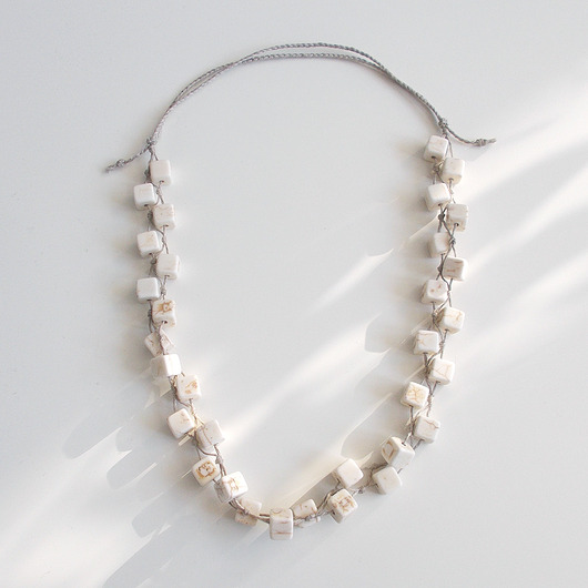 kolie Cube naszyjnik w kolorze kości słoniowej
