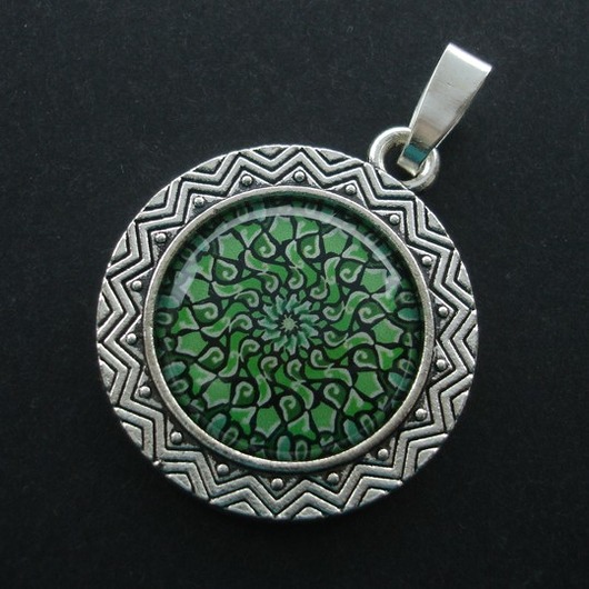 Wisiorek Mandala Sił Natury Iris Szarooka