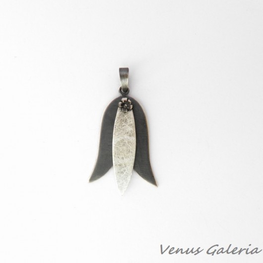 Zawieszka srebrna- Krokus szary VENUS GALERIA