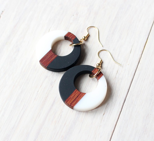 kolczyki z żywicy Kolczyki drewniane z żywicą KONTRAST