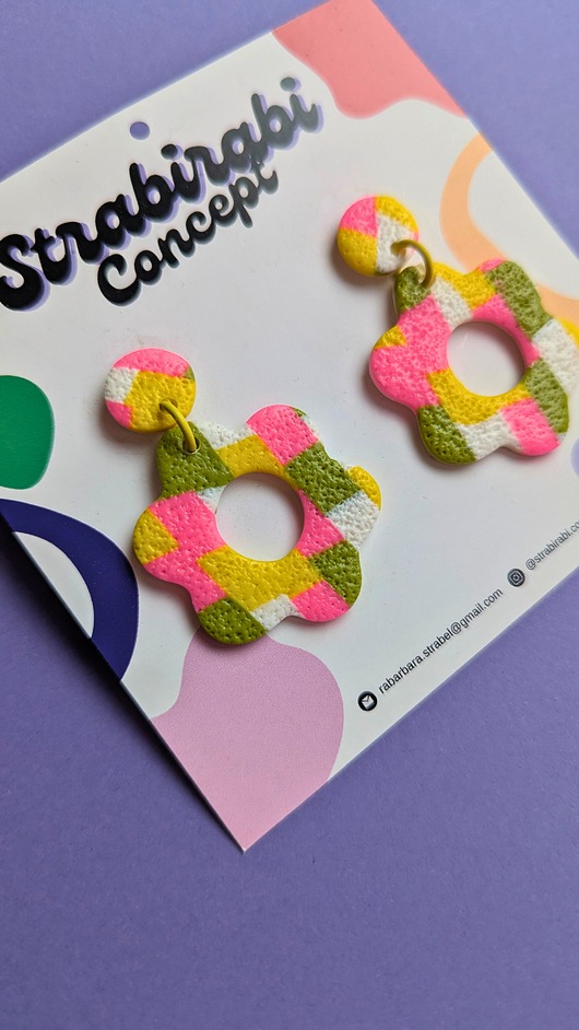 kolczyki z masy plastycznej Kolczyki kwiatki w kratkę