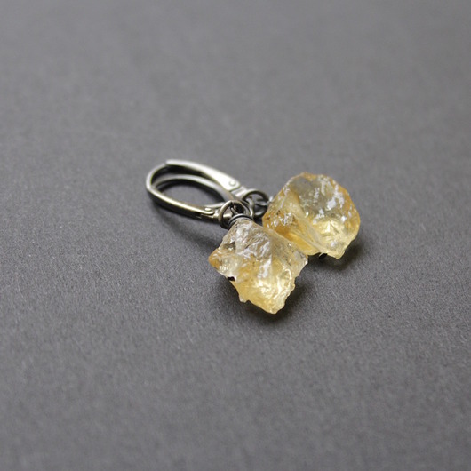 kolczyki z kamieniami Kolczyki cytryny na surowo