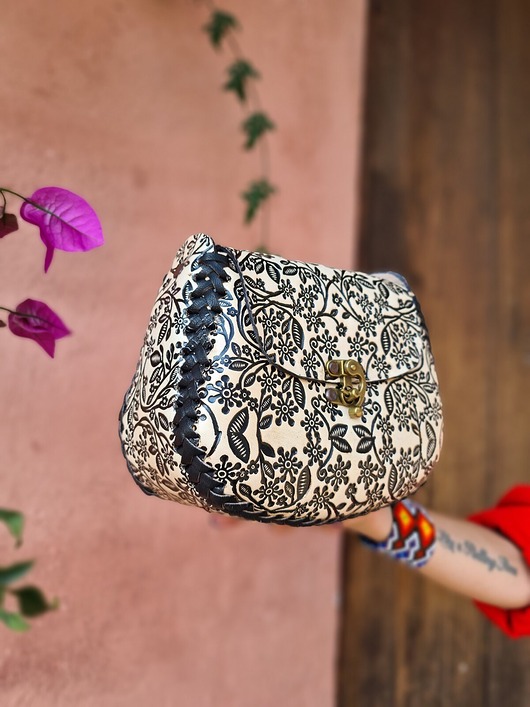 torby na ramię Torebka skórzana Margaritta biała czarna kwiaty ręcznie robiona