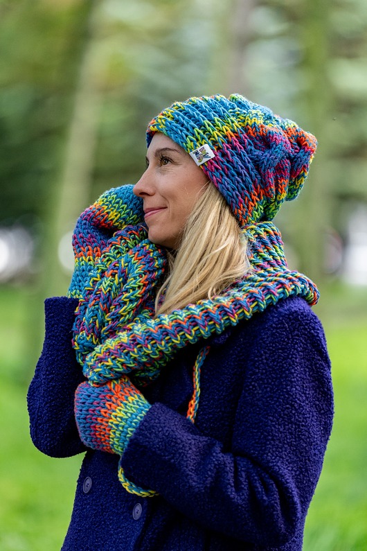 czapki damskie Czapka MERINO 50% nieugniatająca włosów Tęcza Błękit THIS IS IT