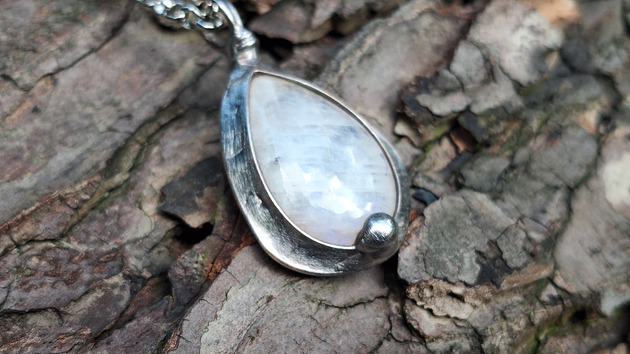 wisiory Kamień księżycowy - wisiorek