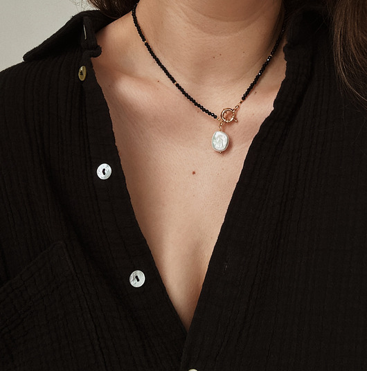 złote naszyjniki Naszyjnik Onyks z perłą