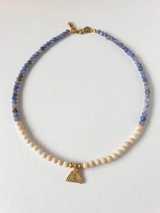 chokery Naszyjnik ANTYK jaspis niebieski, kamień rzeczny, piramida mosiądz