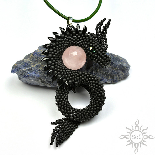 wisiory Nazyrth, wisior ze smokiem, beading